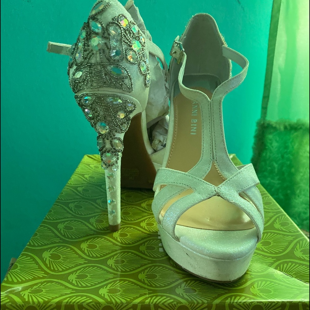 Size 7 Gianni Bini heels
